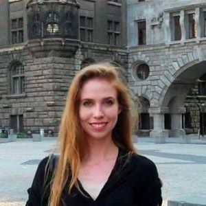 Meet your Posher, Julia